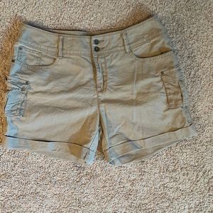 I am selling a RuffHewn tan, cargo short. Size 12P